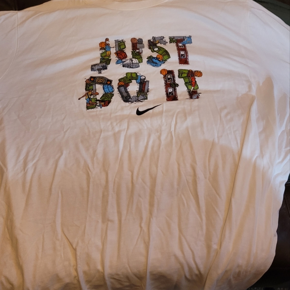 NEW NIKE T